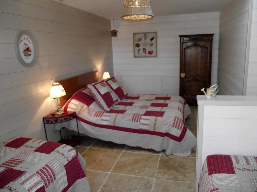 Les Belles Epoques B&B - Piscine - Terrasses - Brumisateurs - Proche Puy Du Fou Saint-Germain-sur-Moine Room photo